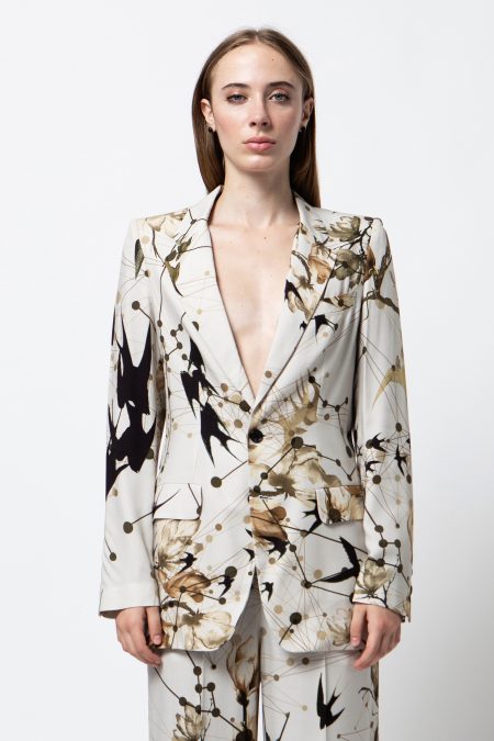 giacca da donna sartoriale in tessuto twill di misto seta stampa rondini magnolie e costellazioni colore predominante beige